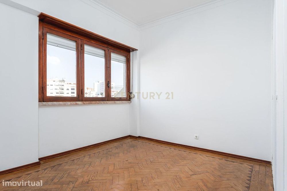 Arrenda-se Apartamento T1 na Estrada da Luz