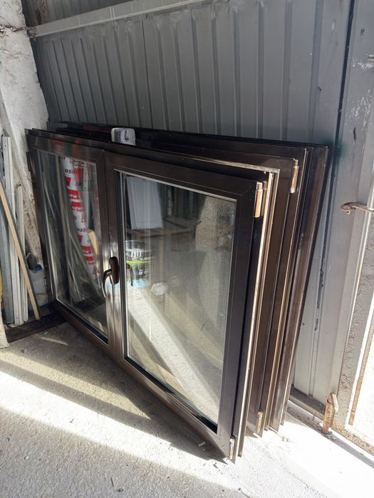 Janela de 2 folhas oscilobatente com 1500x1100 com Corte Termico