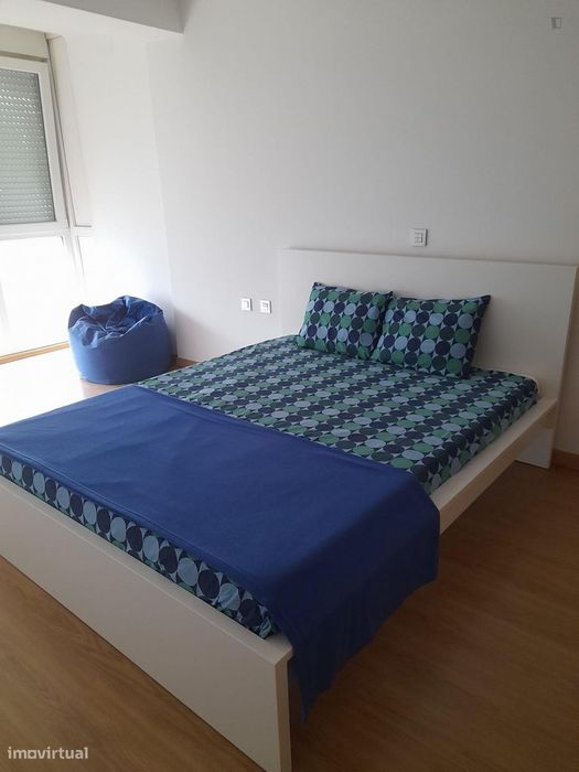 650432 - Quarto com cama de casal em...