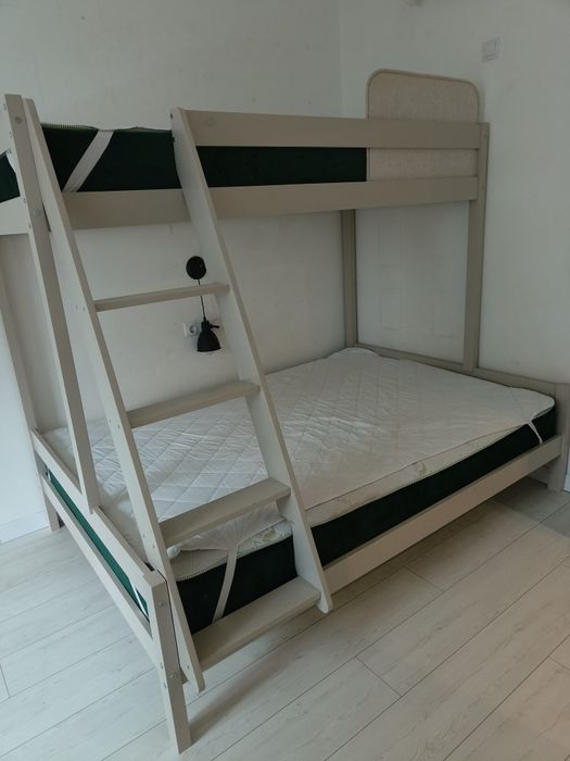 Двохярусне ліжко