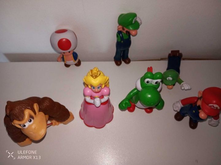 Brinquedos: 4 figuras Super Mario (apenas em conjunto)