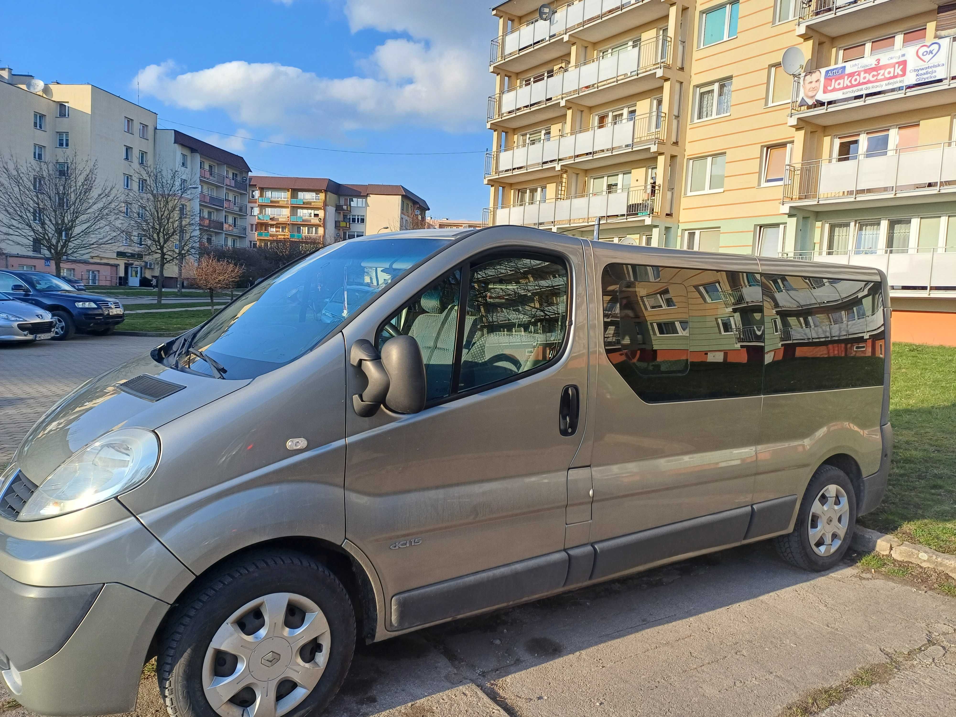 Renault Trafic 9 -osobowy