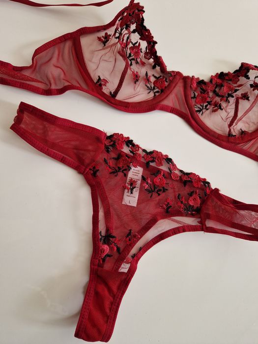 Zmysłowy czerwony komplet bielizny z haftem kwiatowym, L