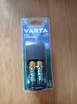 MINI ŁADOWARKA VARTA + 2x akumulator AA 2100 mAh