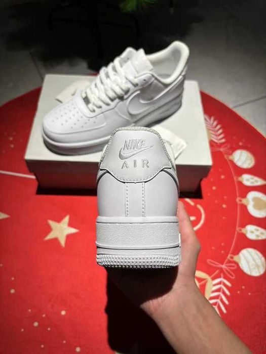 Białe buty Nike Air Force 1