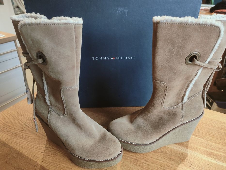 Skórzane kozaki  na koturnie Tommy Hilfiger 37