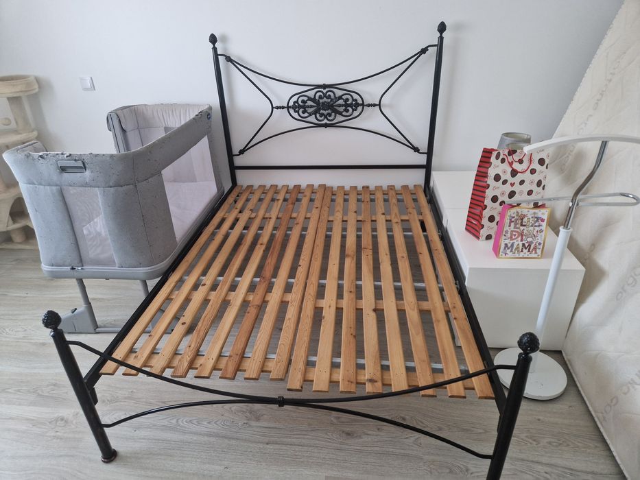 Cama de ferro em bom estado