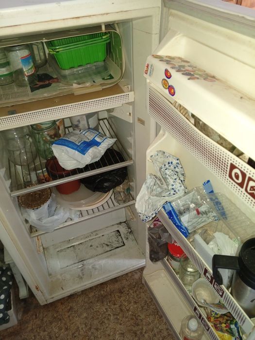 Продам 2 не рабочих холодильника днепр