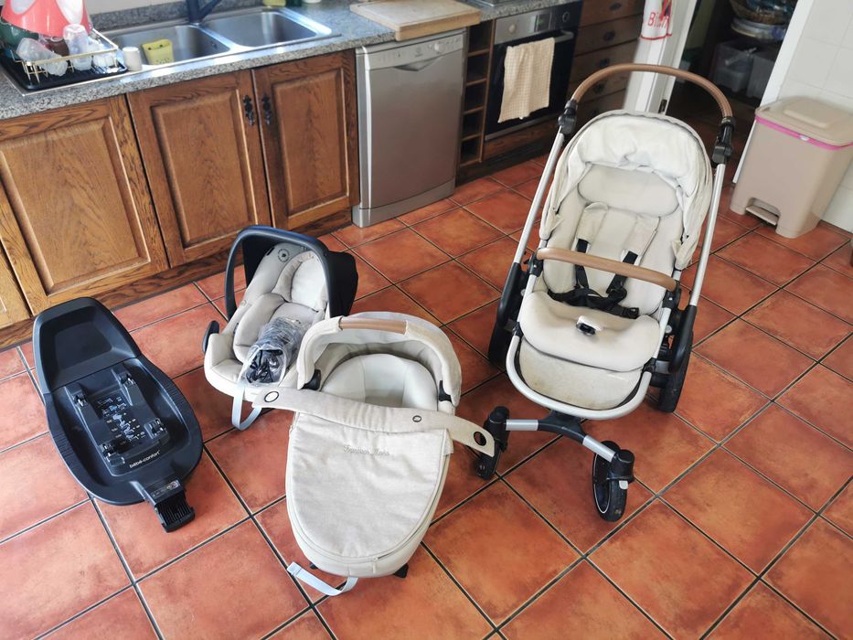 Carrinho de bebé trio