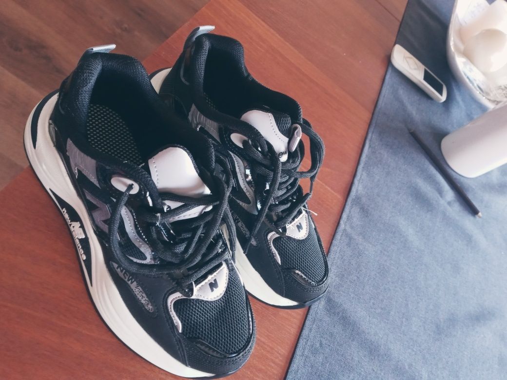 Buty snikersy czarno biale nowe 36 wiazane