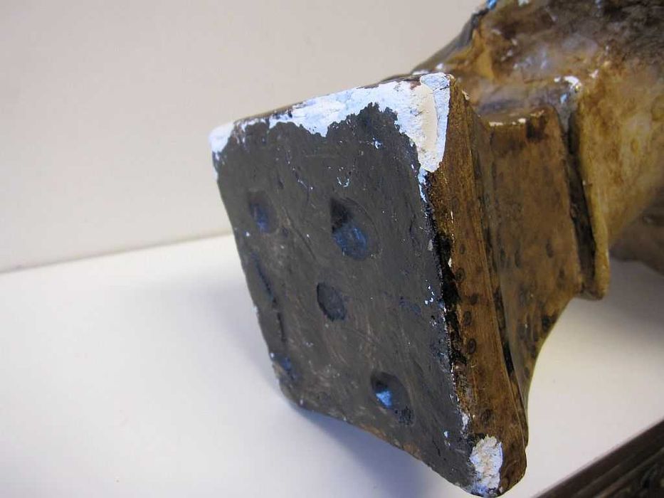 antigo busto francês de uma querida menina em gesso policromado