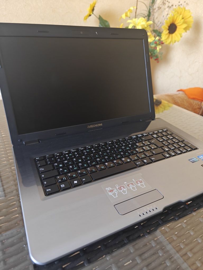 Ноутбук Medion Akoya P7624 17.3 Intel Core i3-2350M 8 GB DDR3 SSD 512g