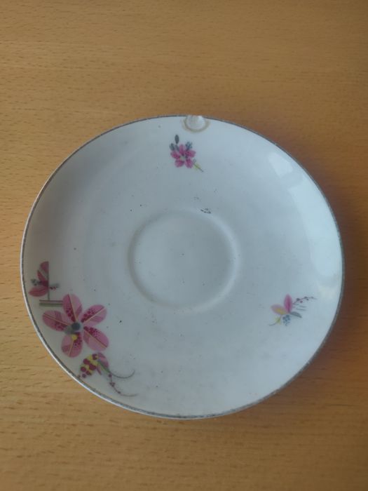 Chávenas "Empresa Electro Cerâmica V.N.G.".