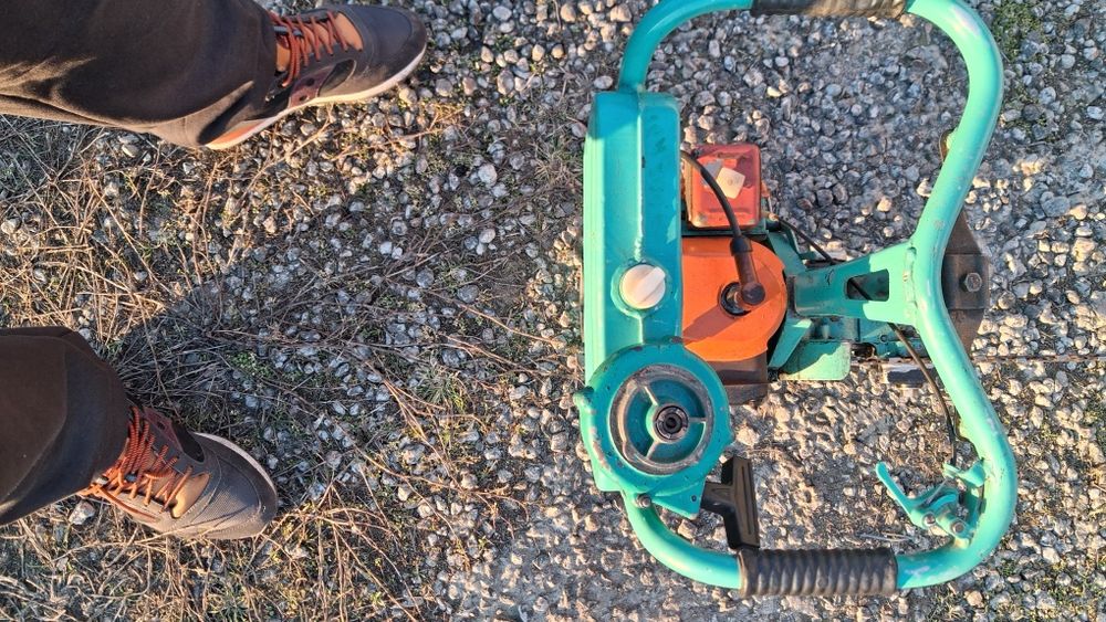 Продам Бензопилку Урал