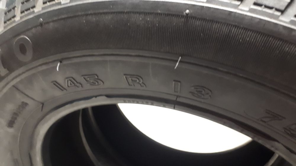 Dois pneus novos 145 r13 ou 145/80 r13 Firestone