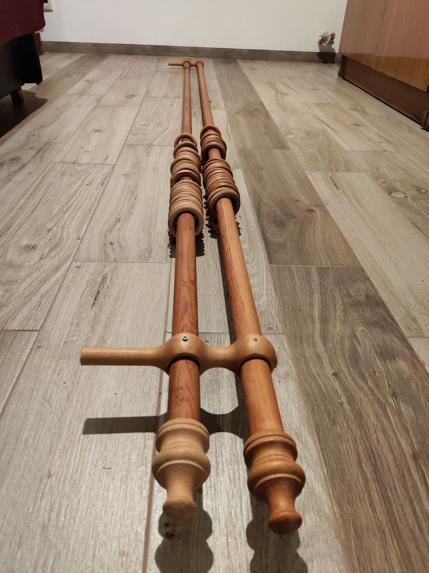 Karnisz ścienny podwójny drewniany teak 240cm