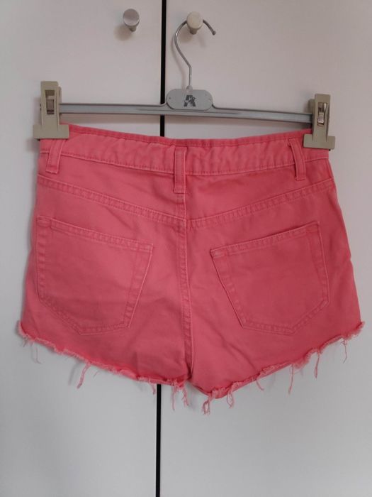 Koralowe spodenki szorty