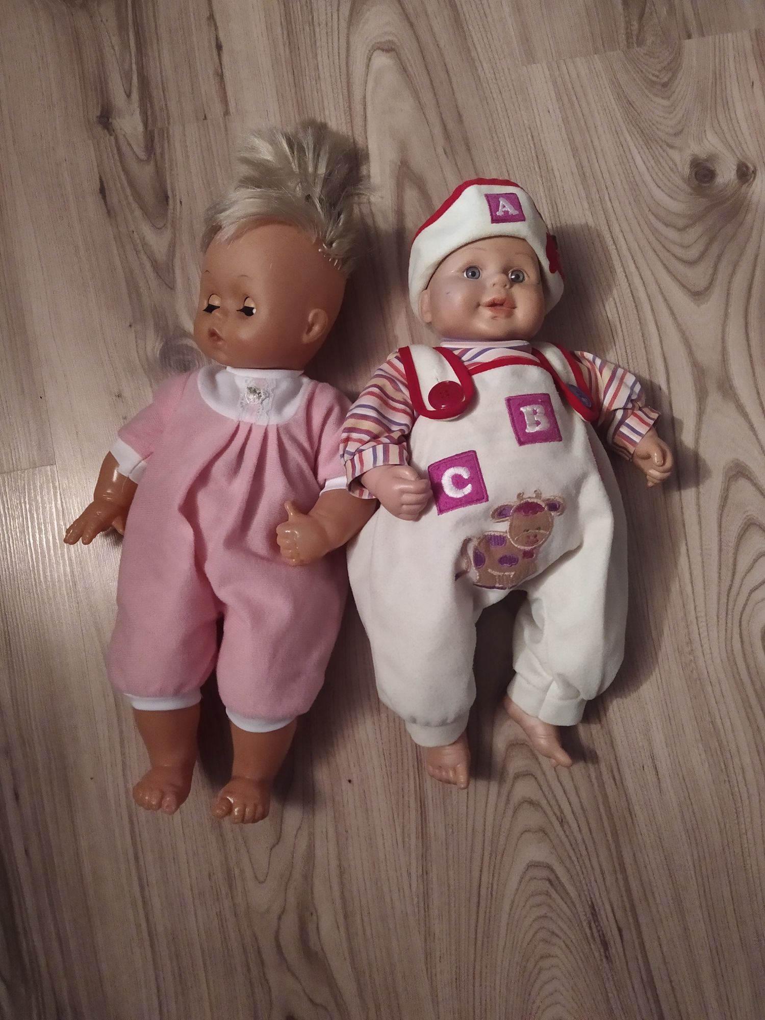 Dwie używane lalki