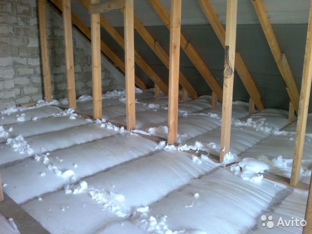 Піноізол  Заповнення пустот піноізолом  стіни криші