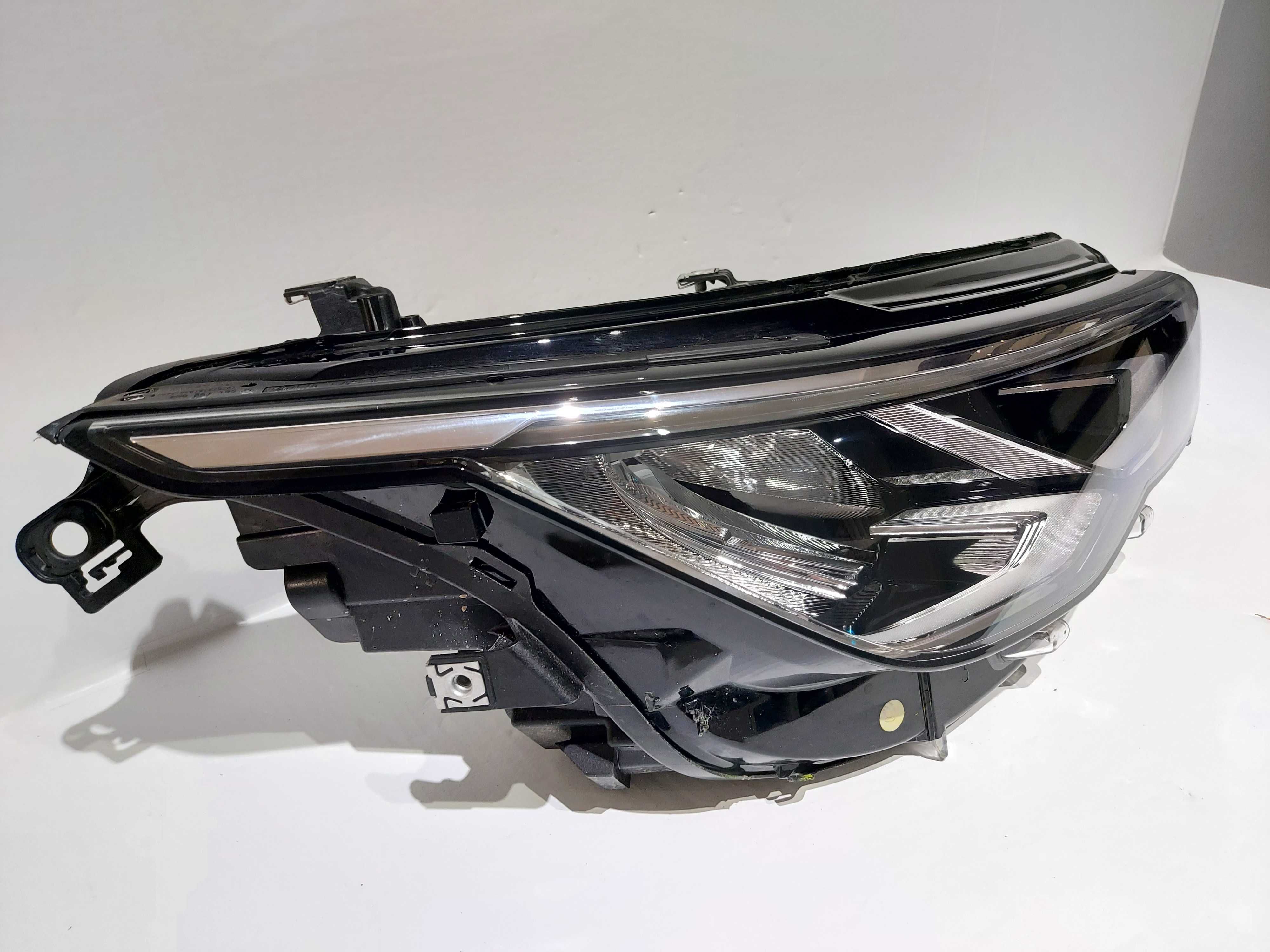 VW Golf 8 VIII 20- Lampa reflektor prawy przód LED 6PIN EU