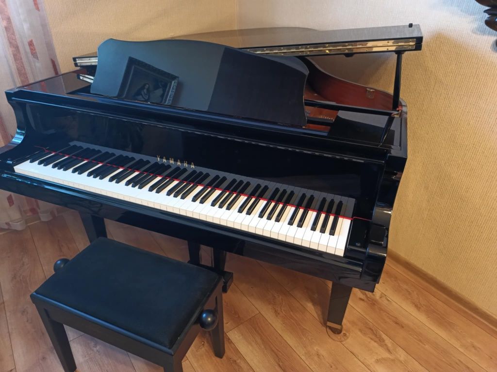 Fortepian Yamaha A1