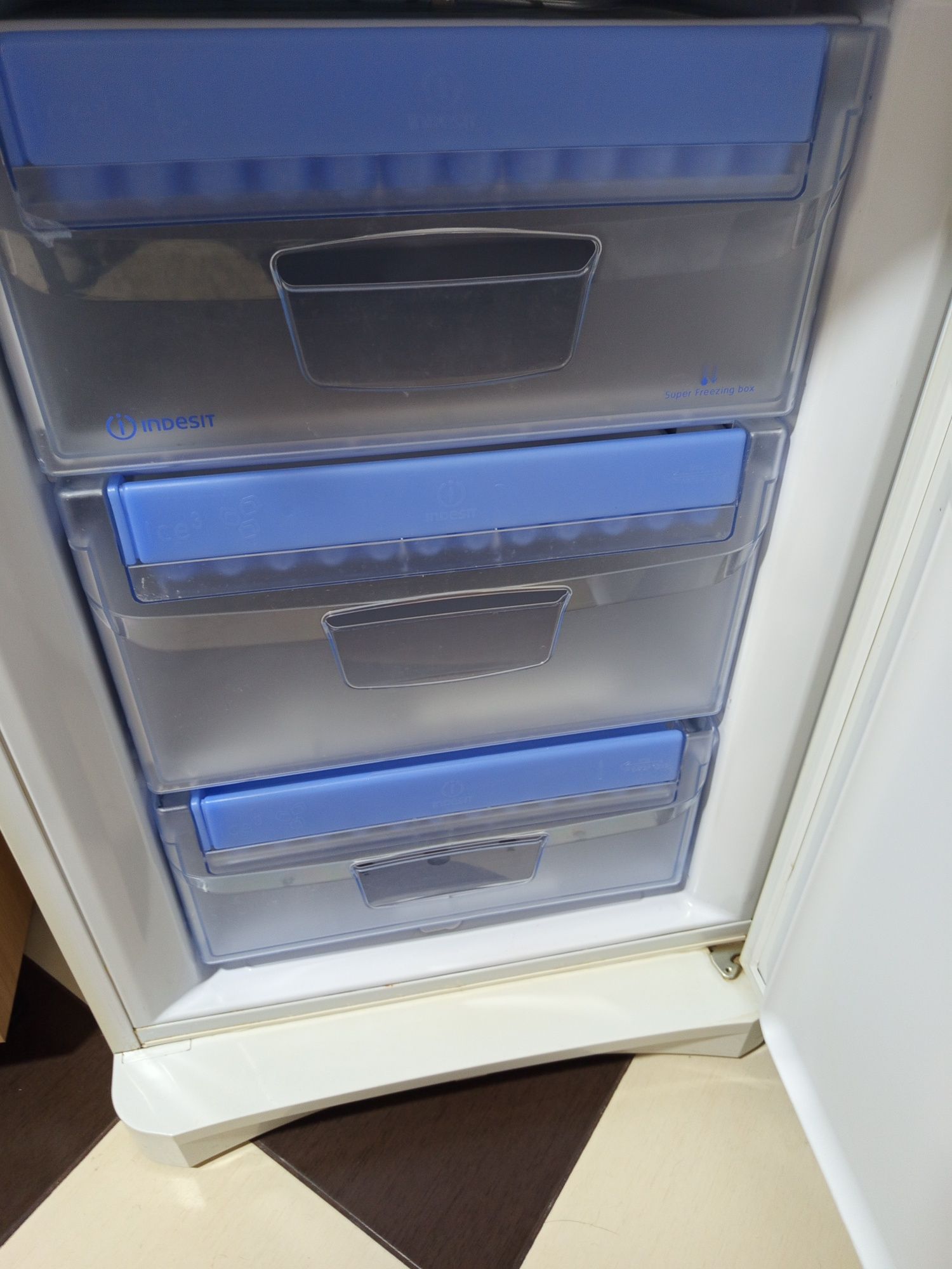 Lodówka Indesit biała
