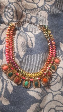 Калье из верёвочек, цепочек с камнями радужное цветное ожерелье летнее