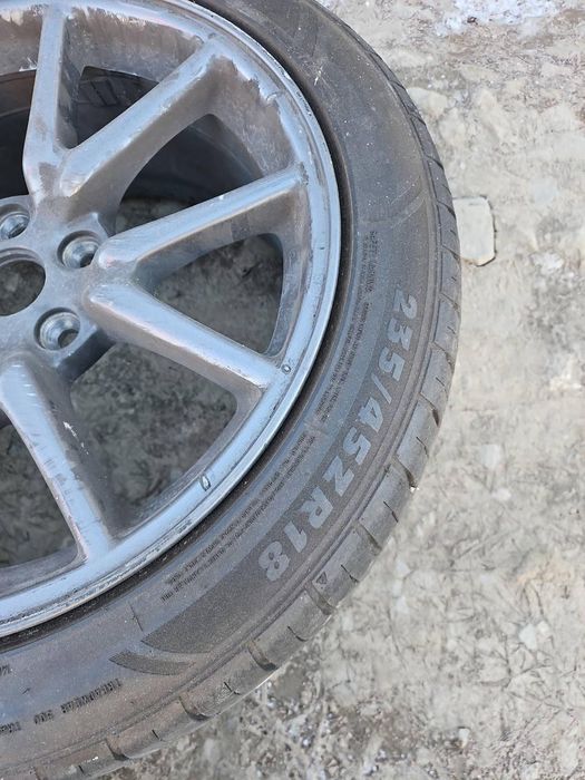 Диск легкосплавний з гумою 235/45ZR18 Tesla Model 3 1044221-00-C