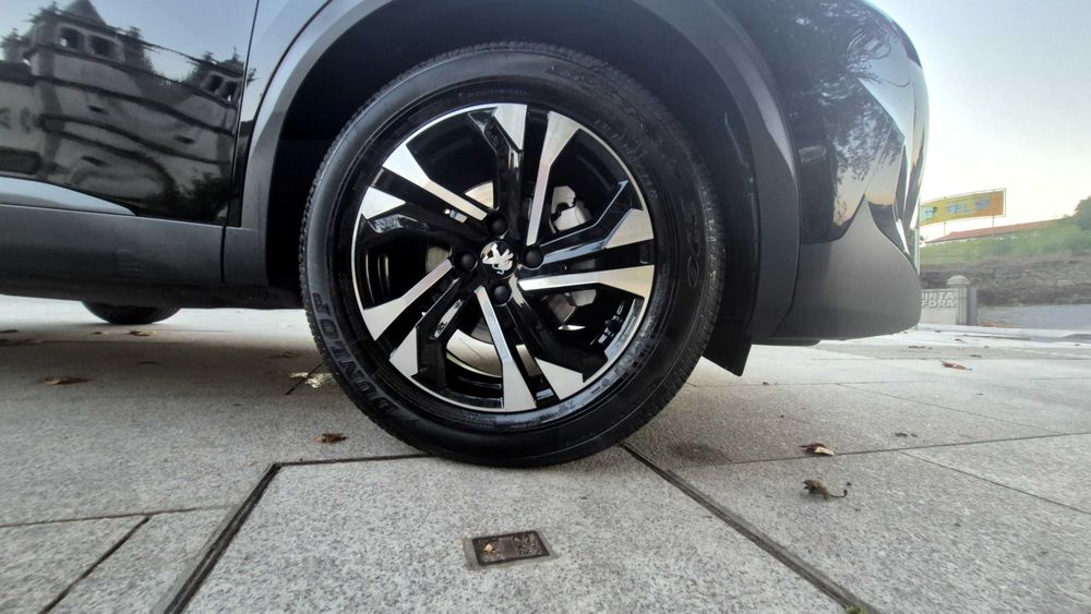 Peugeot 2008 1.5 BlueHDi – Elegância, conforto e economia num só carro