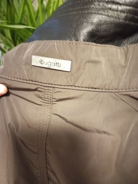 Вітровка бренд bugatti. Розмір 52.