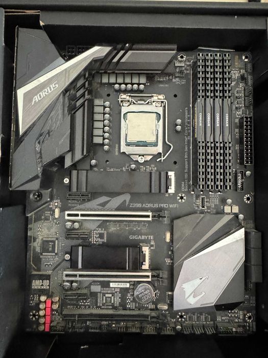 PC Gaming Bundle Z390 Aorus Pro WiFi + i7 9700K + 64GB RAM Corsair Ven