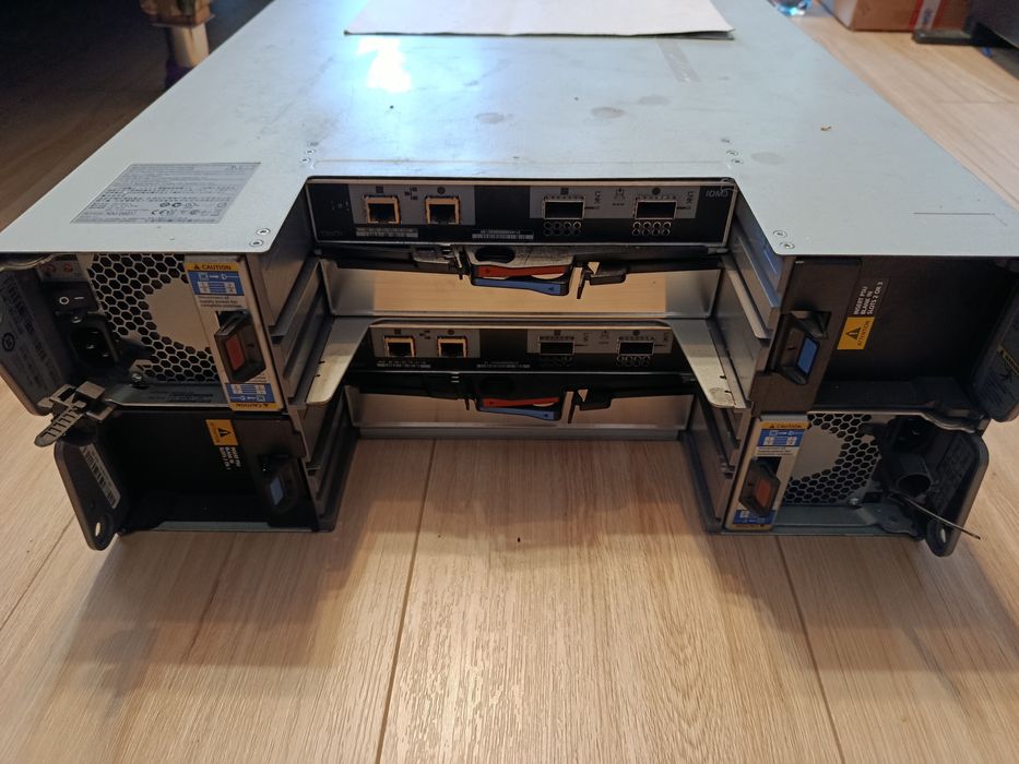 NetApp DS4243 JBOD storage. Дискова полка