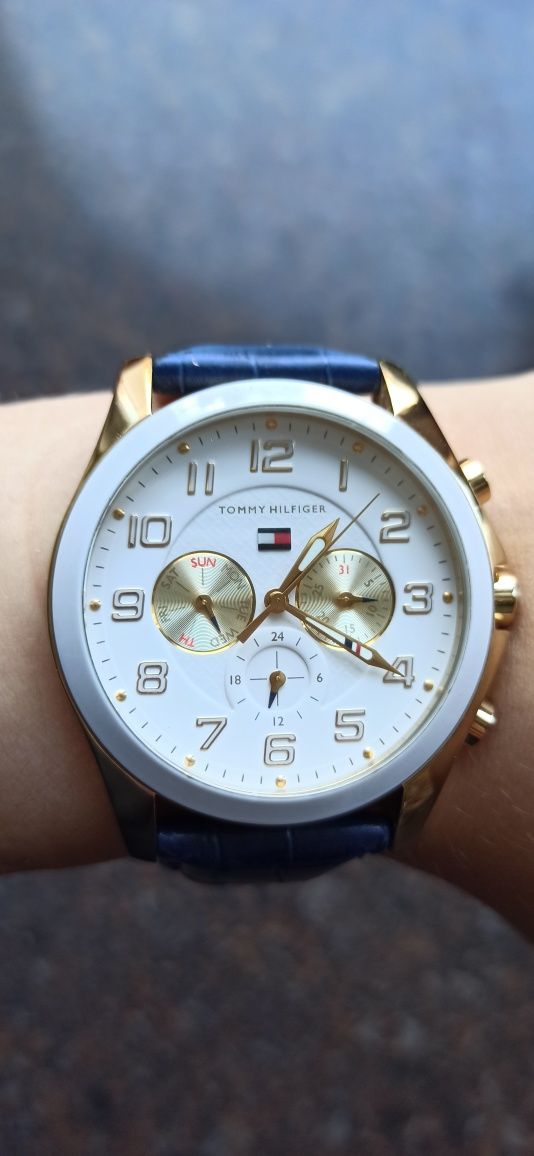 Zegarek Tommy Hilfiger elegancki niebieski złoty biały