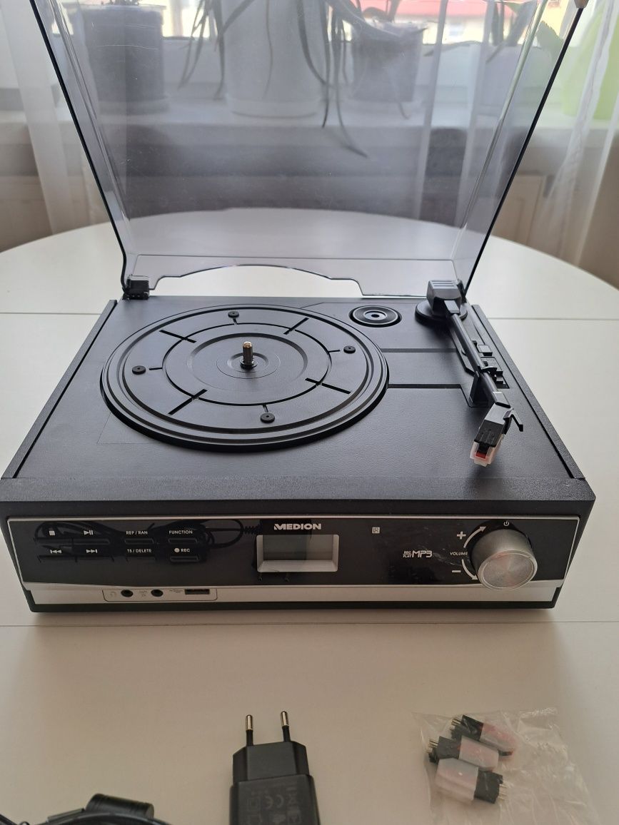 Gramofon Medion, odtwarza płyty I kasety, zapasowe igły