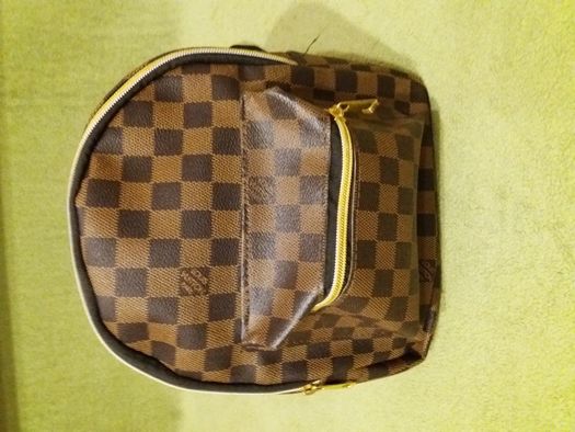 Sprzedam nowy plecak Louis Vuitton.