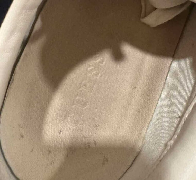 Ténis GUESS Brancos – Excelente Estado, Muito Confortáveis!