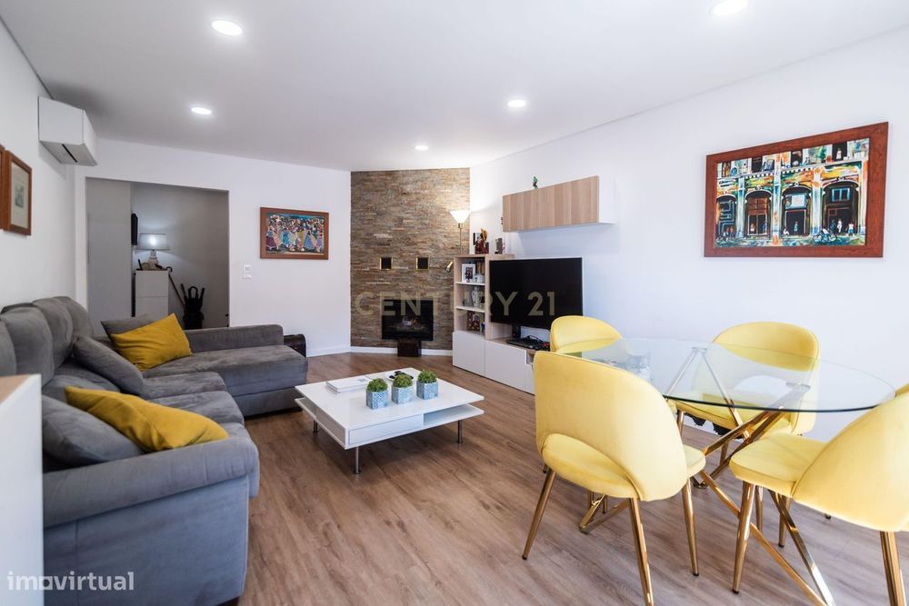 Apartamento T3 Renovado | 1 BOX | 2 Parqueamentos | Arrecadação | Vist