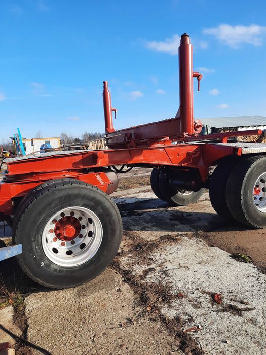 Sprzedam przyczepę ciężarową do przewozu drewna dłużycowego.