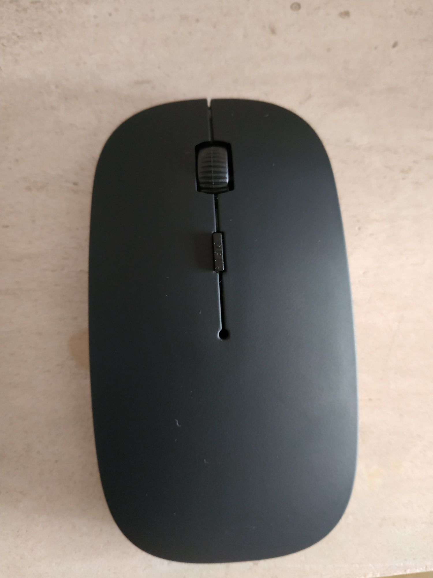 Vendo teclado preto e rato