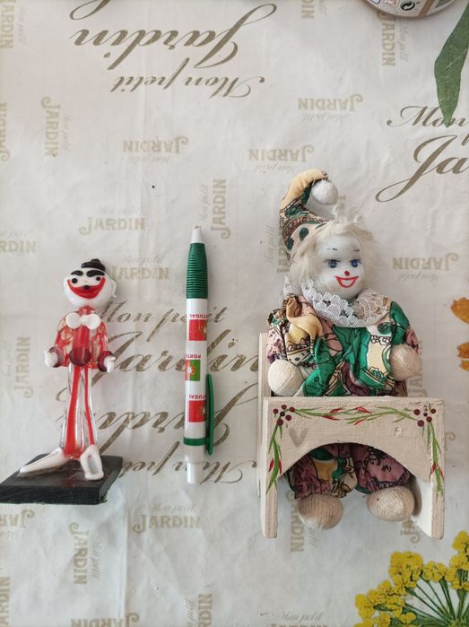 Bonecos palhaços vidro e louça