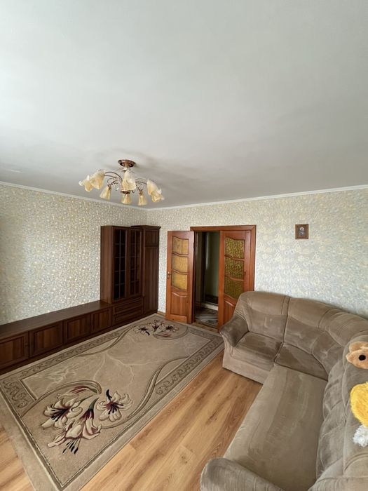 Продаж трьохкімнатної квартири на Київській