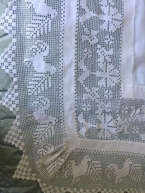 Toalha de cómoda muito antiga