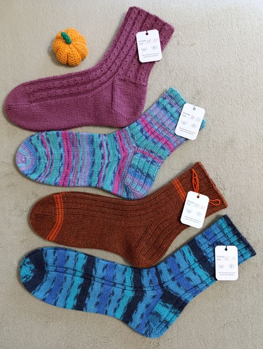 Продам вʼязані шкарпетки. Пряжа зносостійка шкарпеткова.