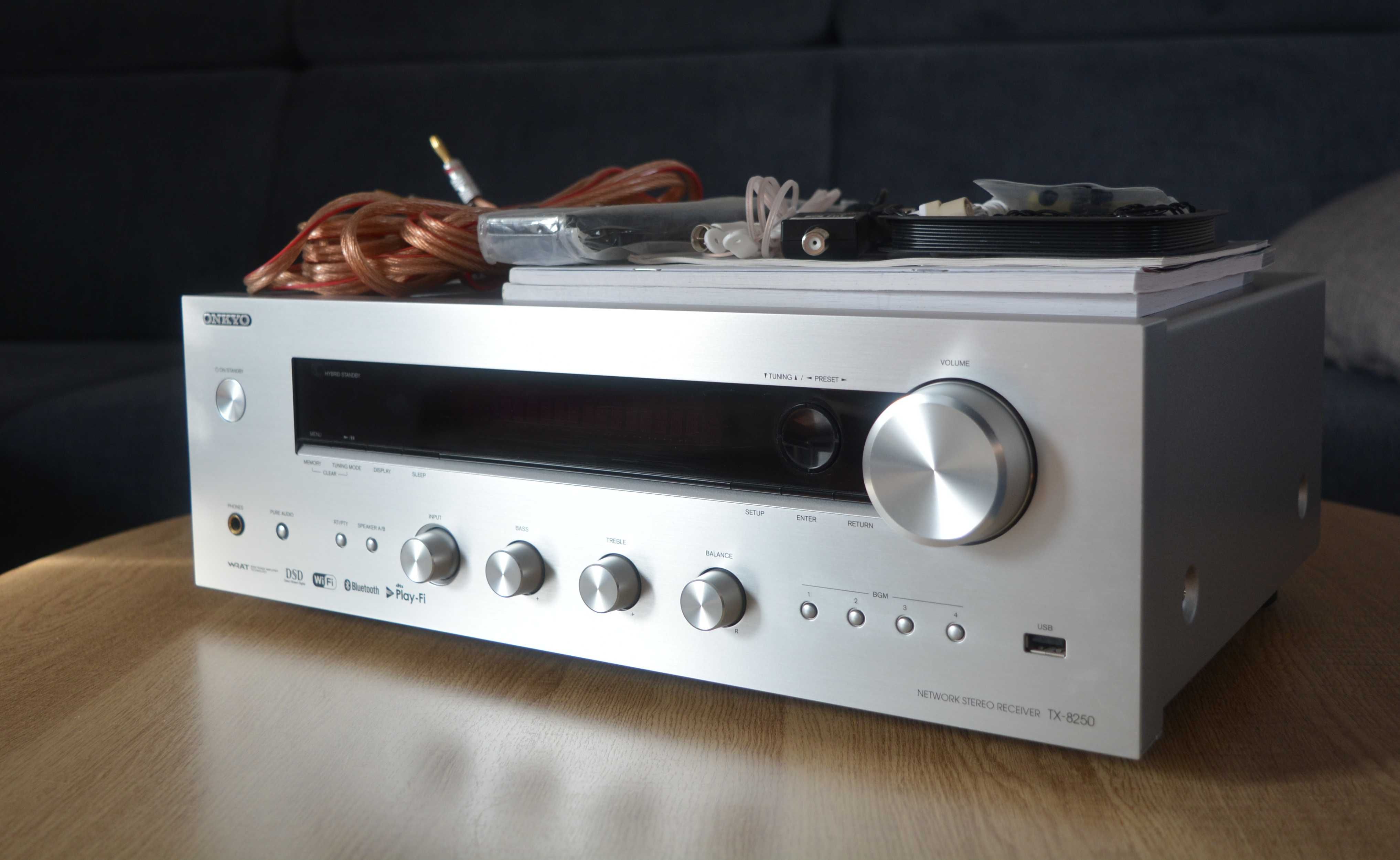 Amplituner ONKYO TX-8250 Chromecast - stan idealny.