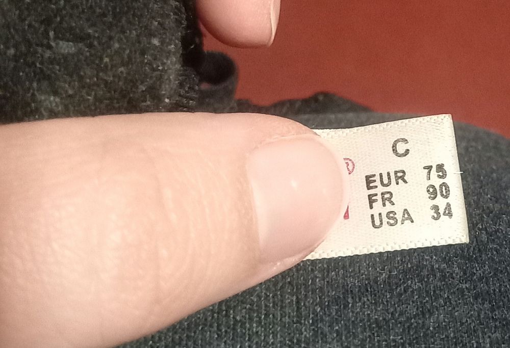 Бюстгальтер жіночий