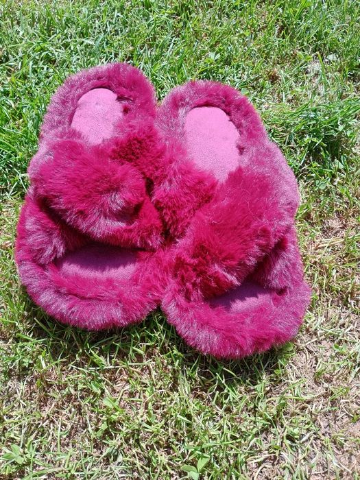 Продам нові кімнатні тапочки