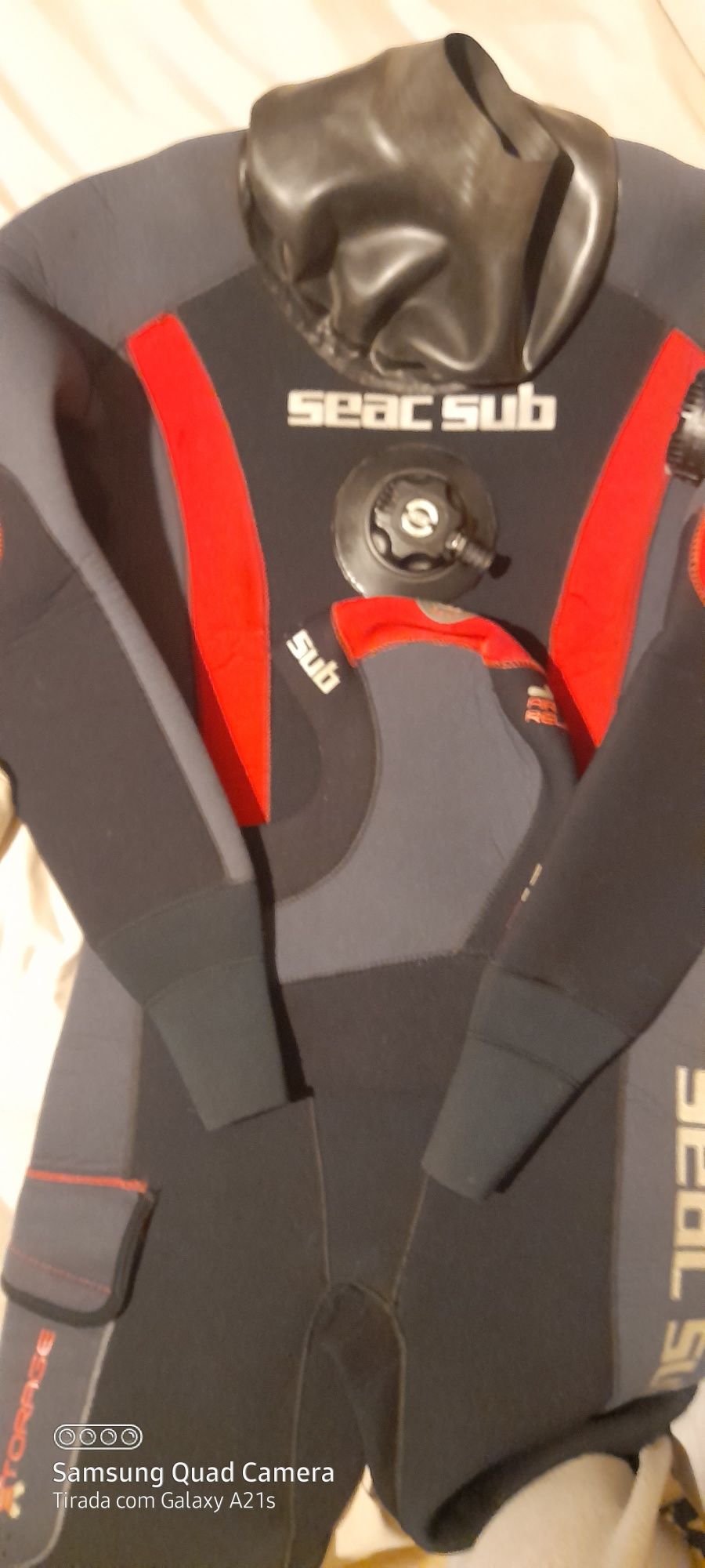 Fato seco de mulher para mergulho