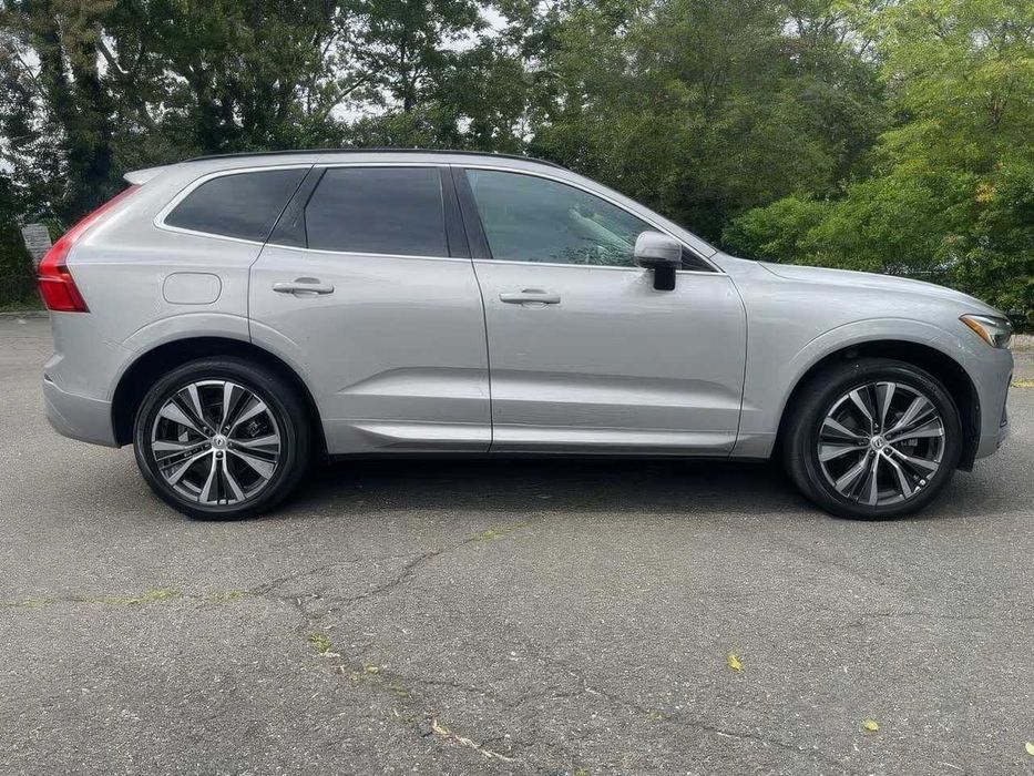 Volvo XC60 B5 Momentum      2022