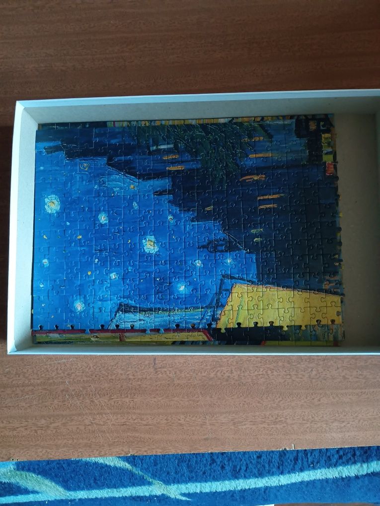 Puzzle ułożone 1000 elementów