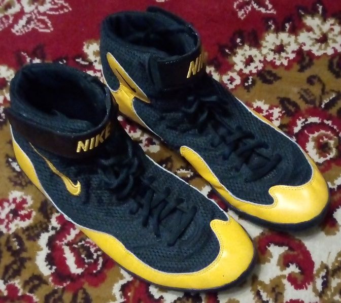 Продаю оригінальні брендові борцівки NIKE чоловічі шкіряні